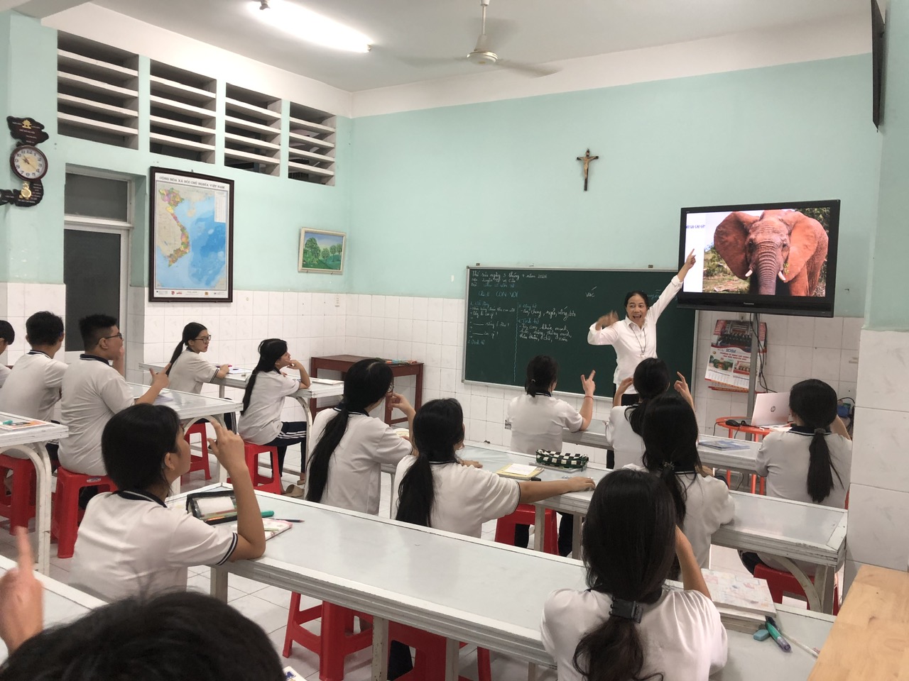 MỘT NGÀY ĐẾN THĂM TRƯỜNG KHIẾM THÍNH HOA LAN